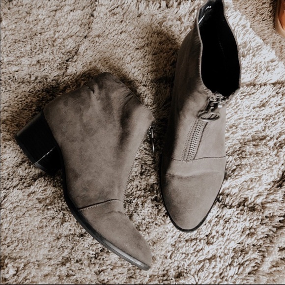 American Eagle Outfitters Shoes - American Eagle Chunky Grey Sueded Ankle Boots